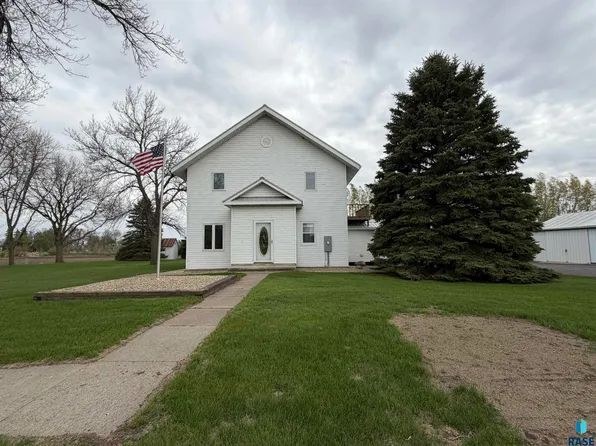 312 W Luverne St, Magnolia, MN 56158
