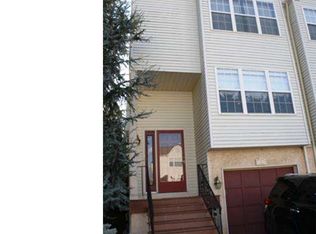 421 Pleasant Valley Dr, Conshohocken, PA 19428