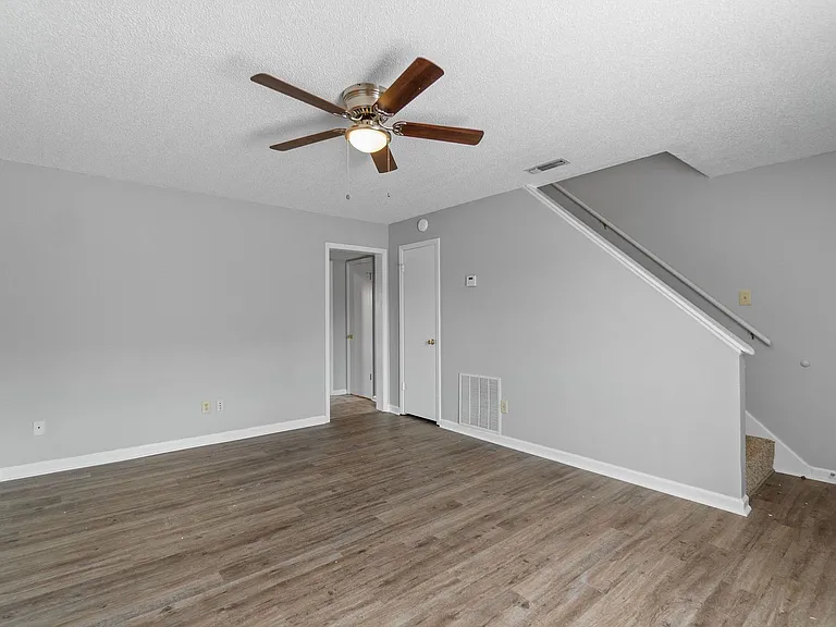 121 Stephanie Dr — Photo 6
