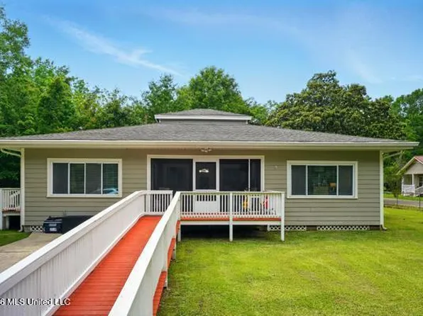 711 Neal Rd, Picayune, MS 39466