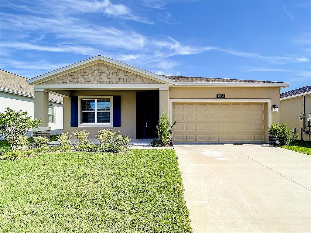 3 bed, 2.0 bath, 2110 sqft, $2,400 — Photo 1