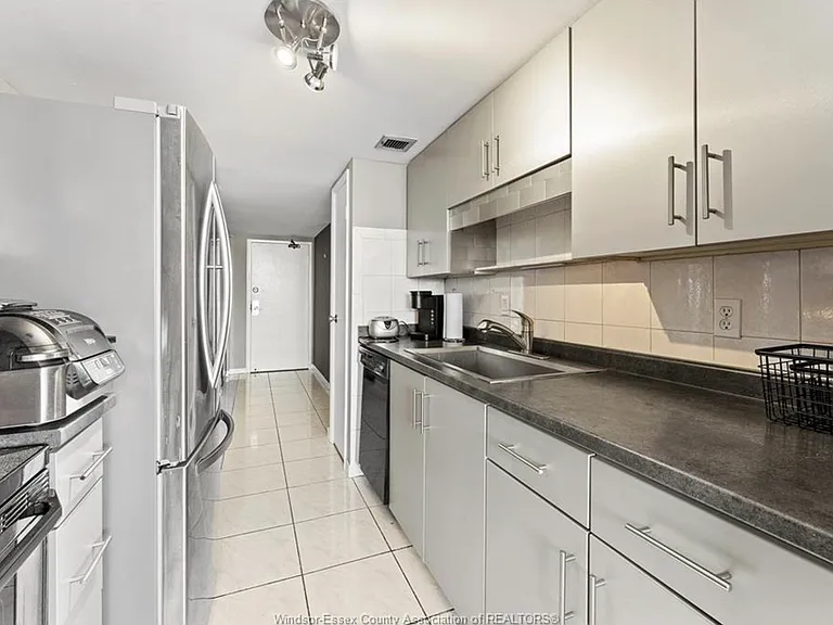 380 Pelissier St #1906 — Photo 8