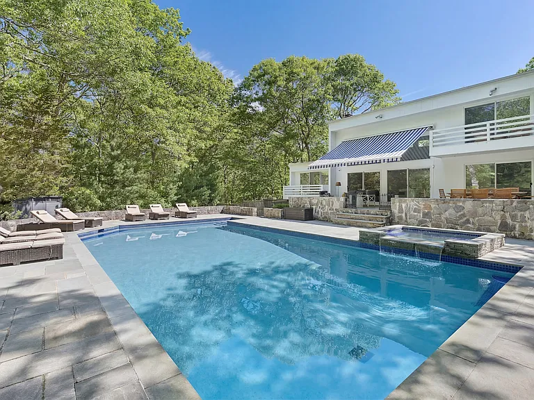 715 Hands Creek Rd — Photo 1