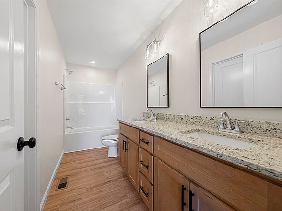 2nd image of 479 Sandy Flat Rd