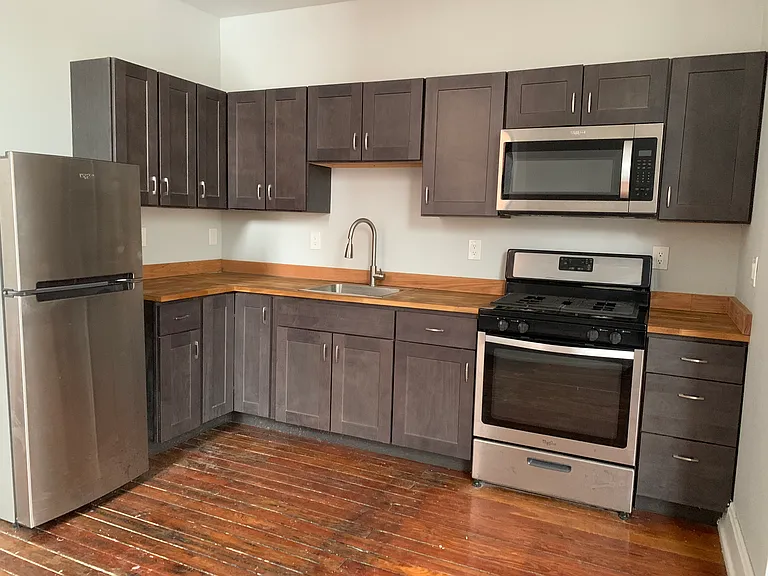 1612 Elm St #2R — Photo 6