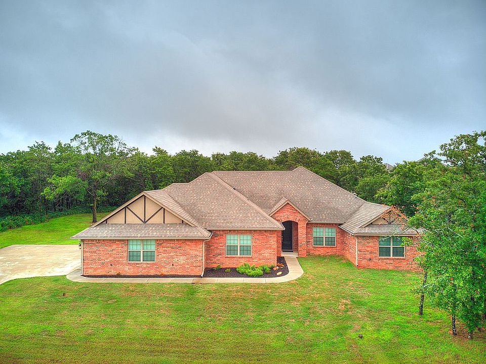 1st image of 15664 Greenleaf Ln