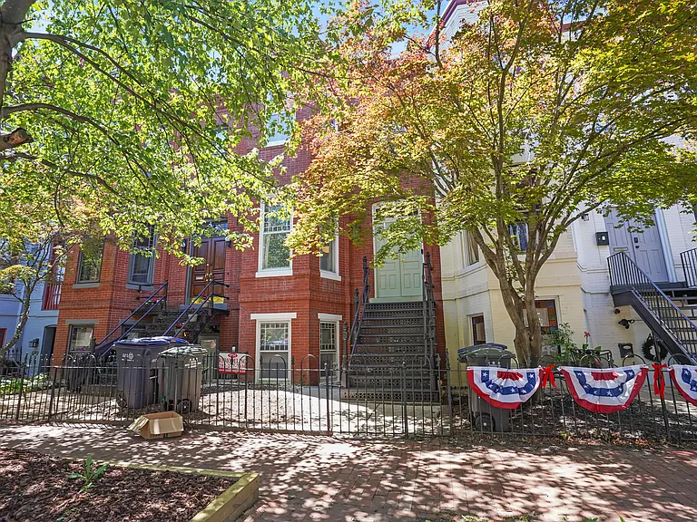 405 Constitution Ave NE #B — Photo 11