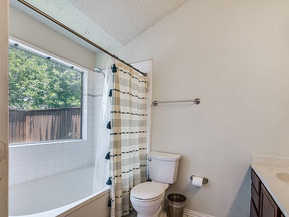 4th image of 4204 Glen Hollow Cir