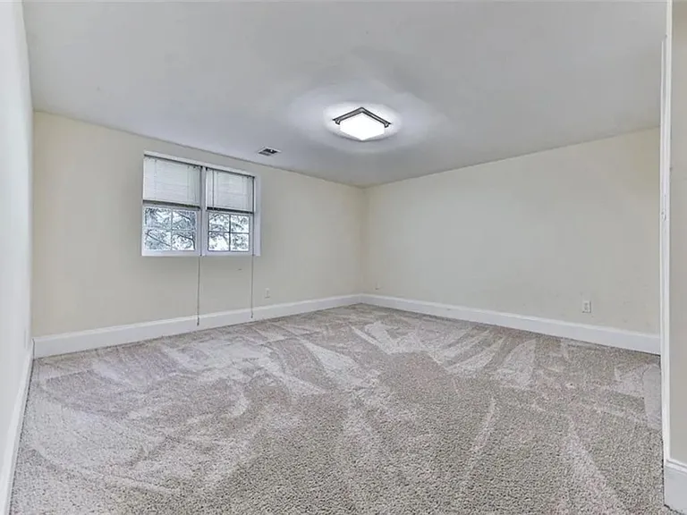 2851 Riverfront Dr — Photo 10