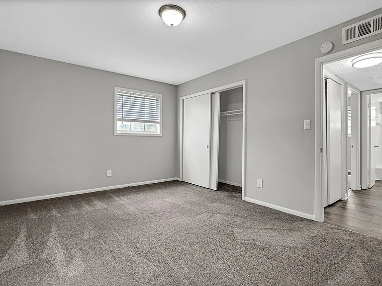 Parkview Apartments & Townhomes — Photo 8