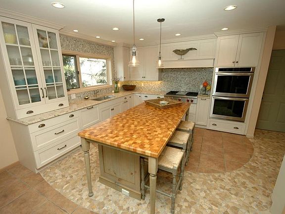5th image of 1048 Briarwood Dr