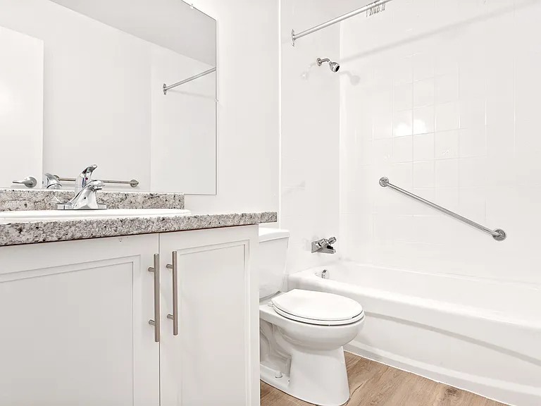 2480 Hunters Point Cres — Photo 8