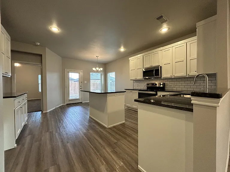 5843 Itasca St — Photo 3