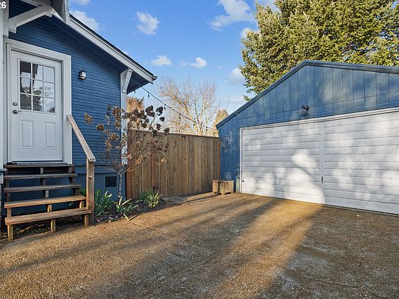 3rd image of 9941 N Willamette Blvd