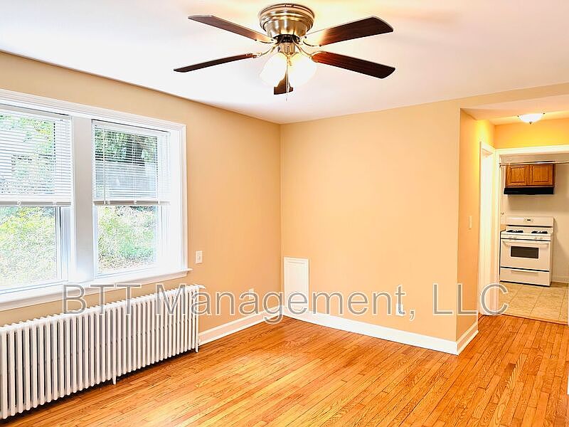 1st image of 907 Hudson Ave APT 3