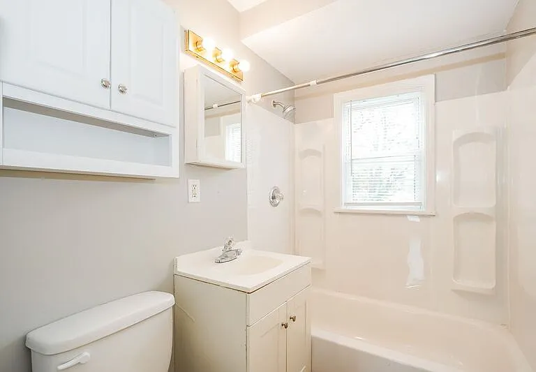 1732-1734 E Whittier St #1734 — Photo 9