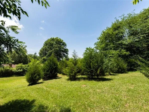 9809 Overhill Rd, Kansas City, MO 64134