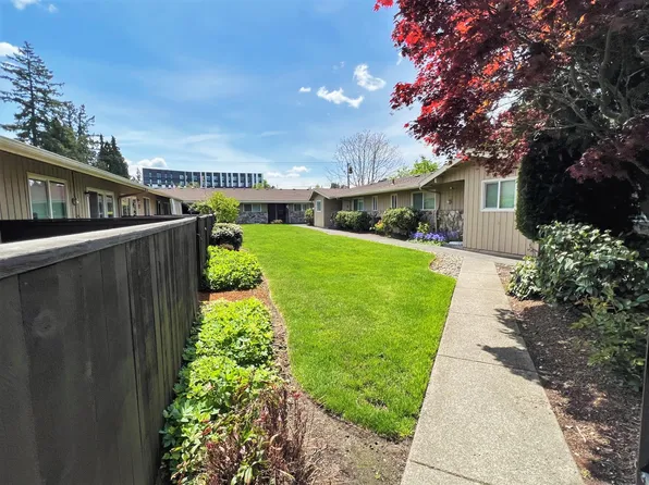 Fairmont Villa, 10431-10531 NE Weidler St #28, Portland, OR 97220