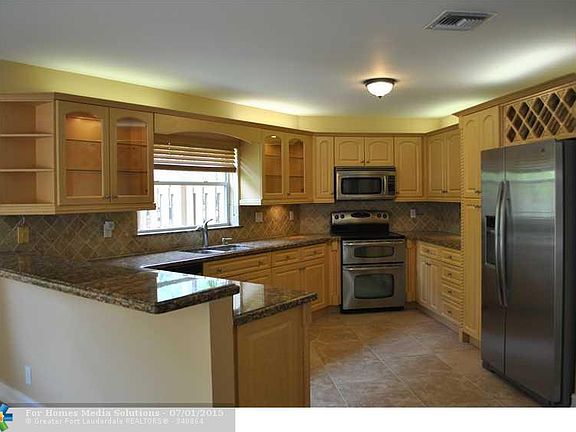 4th image of 5700 NW 61st Pl