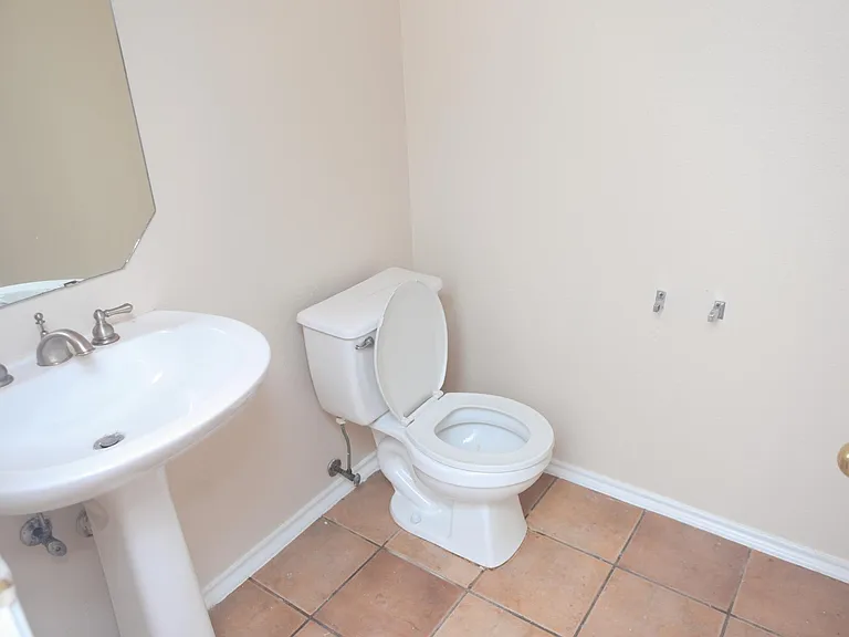 1600 Quarry Dr — Photo 11