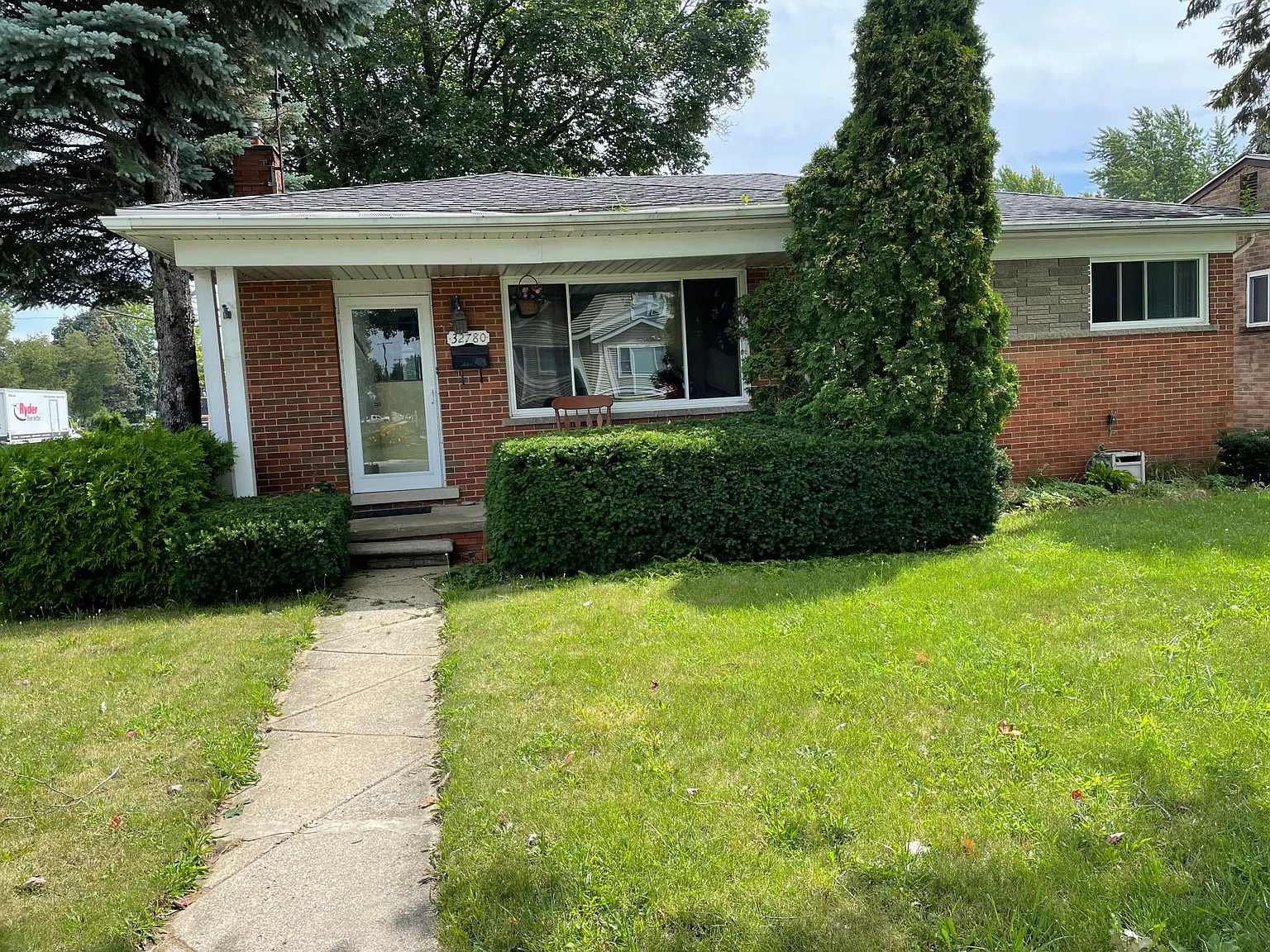 3 bed, 1.5 bath, 1109 sqft, $1,700 — Photo 1