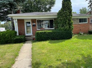 32780 Greenbriar Ave, Warren, MI 48092
