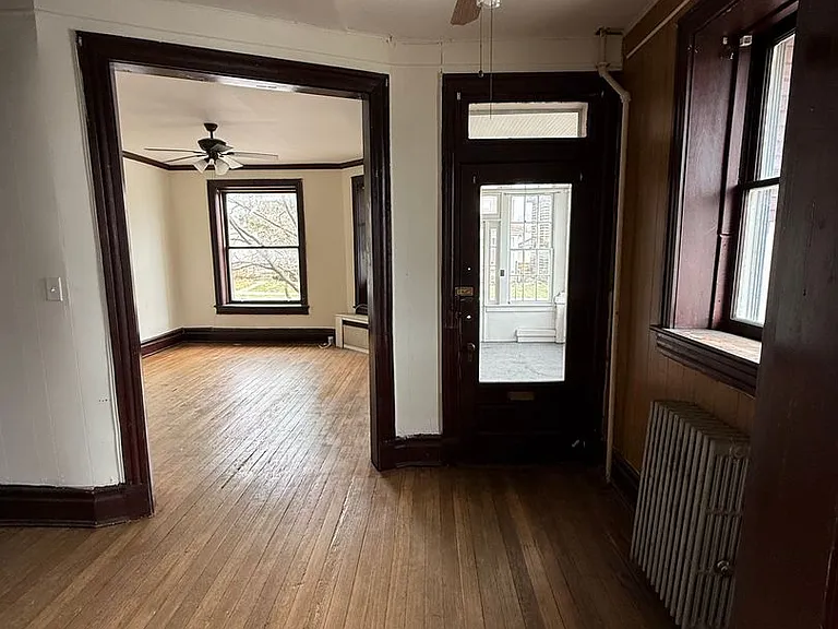 49 W Commerce St — Photo 15
