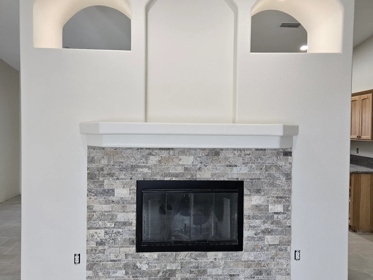 3 bed, 1923 sqft, $2,400 — Photo 3