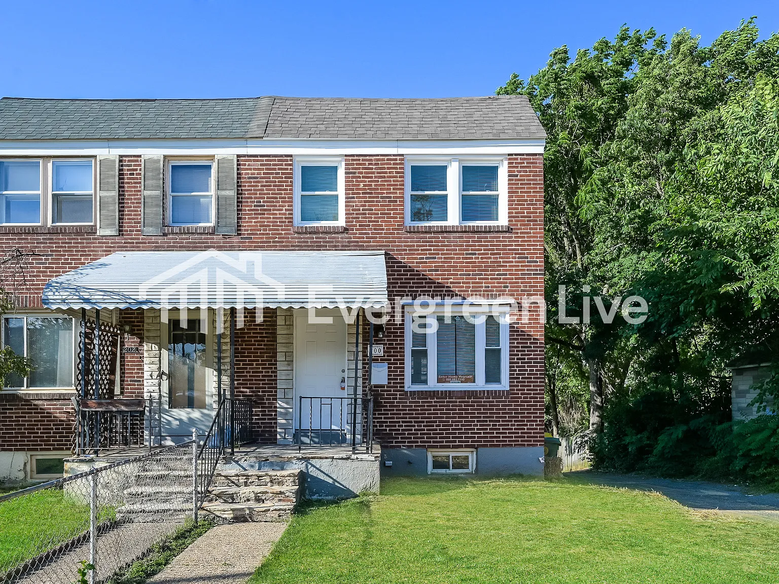 3 bed, 1.0 bath, 992 sqft, $1,445 — Photo 2