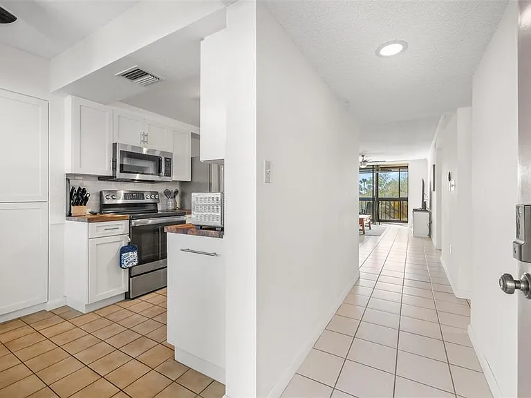 1316 Pasadena Ave S #204 — Photo 5