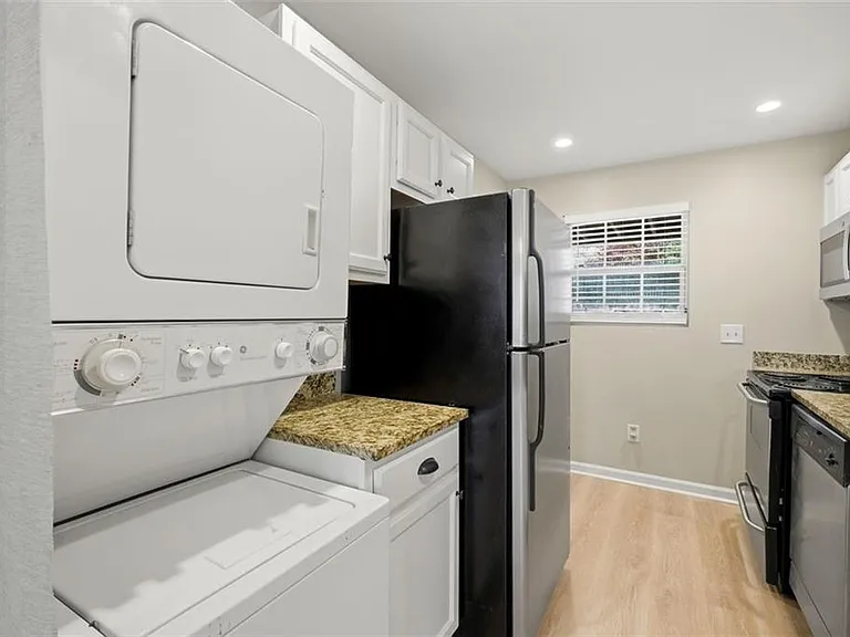 210 Sampson St NE #5 — Photo 12