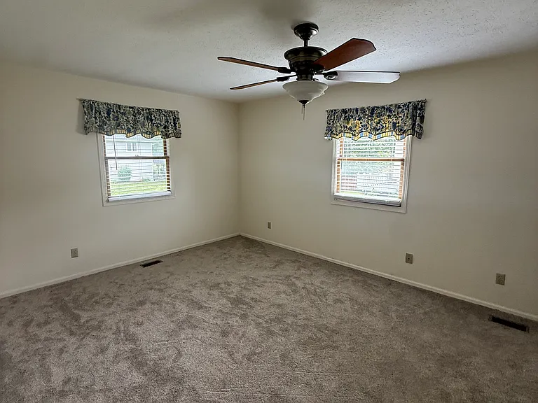 1775 Glenwood Dr — Photo 9