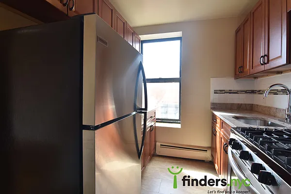 Rented by Clove Realty LLC | media 1