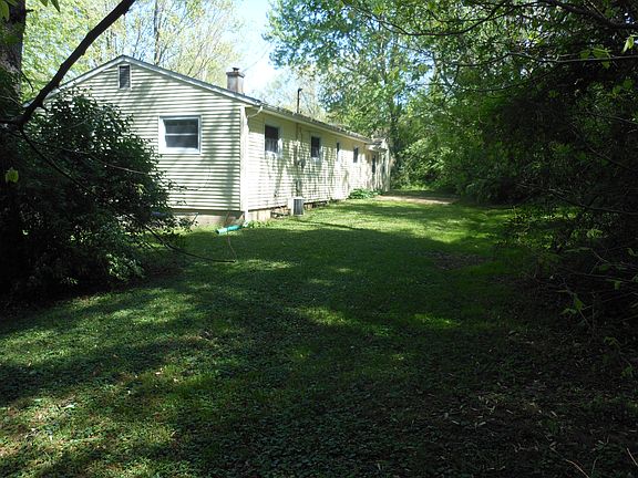 3rd image of 550 E Holland Dr