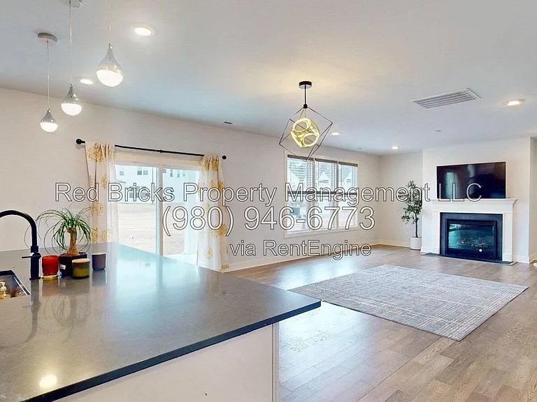 6129 Alsace Ln — Photo 12