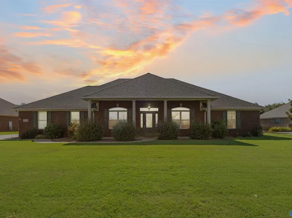 13399 Summerfield Dr, Athens, AL 35613