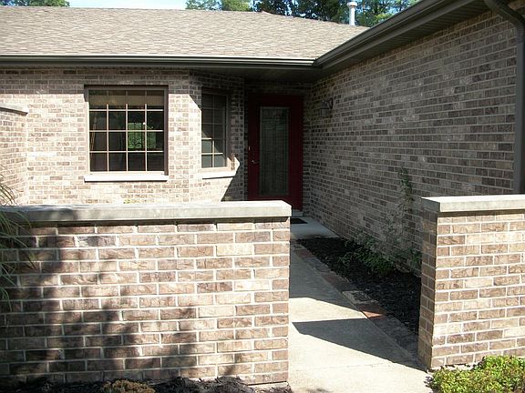 2nd image of 140 Laura Ln