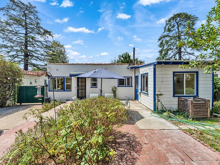 1039 W Roses Rd — Photo 3