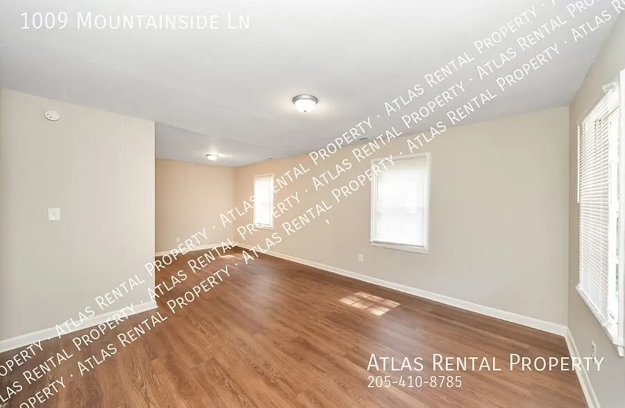 Hidden Gem! Beautifully Renovated 3-Bedroom Home on a Private Lot — Photo 4