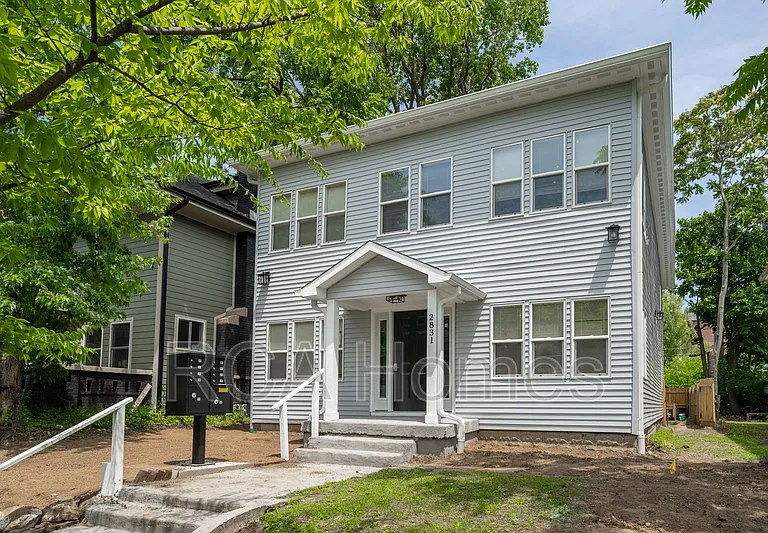 2831 N Kenwood Ave #8 — Photo 11
