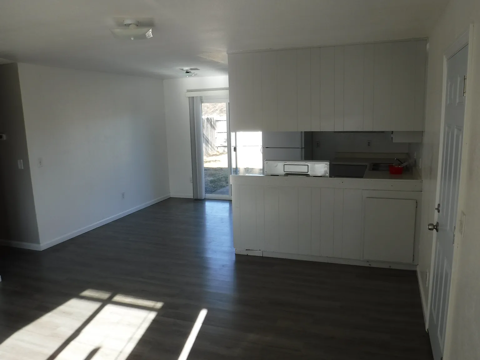 1143/1145 Nadene Drive - 1145 — Photo 2