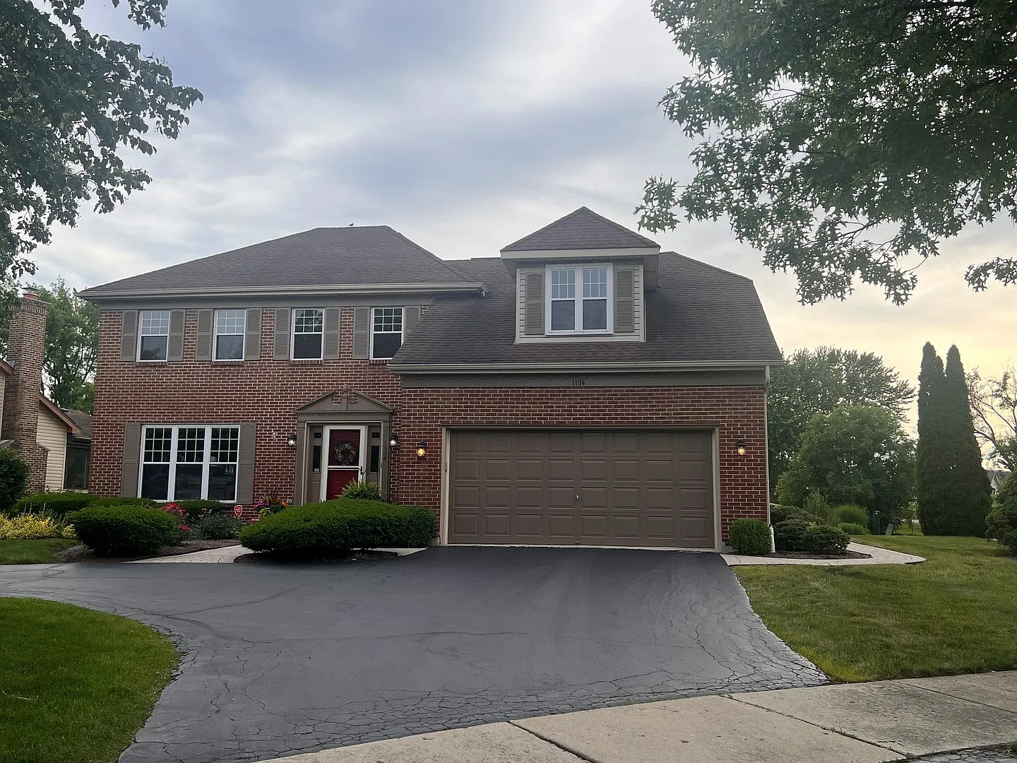 1104 Oakwood Dr photo 1