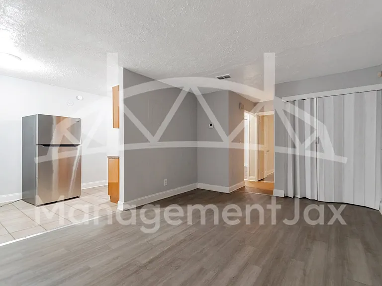 4417 Ken Knight Dr N — Photo 3