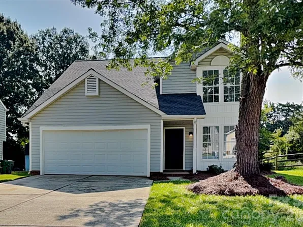 9428 White Cedar Ct, Charlotte, NC 28213