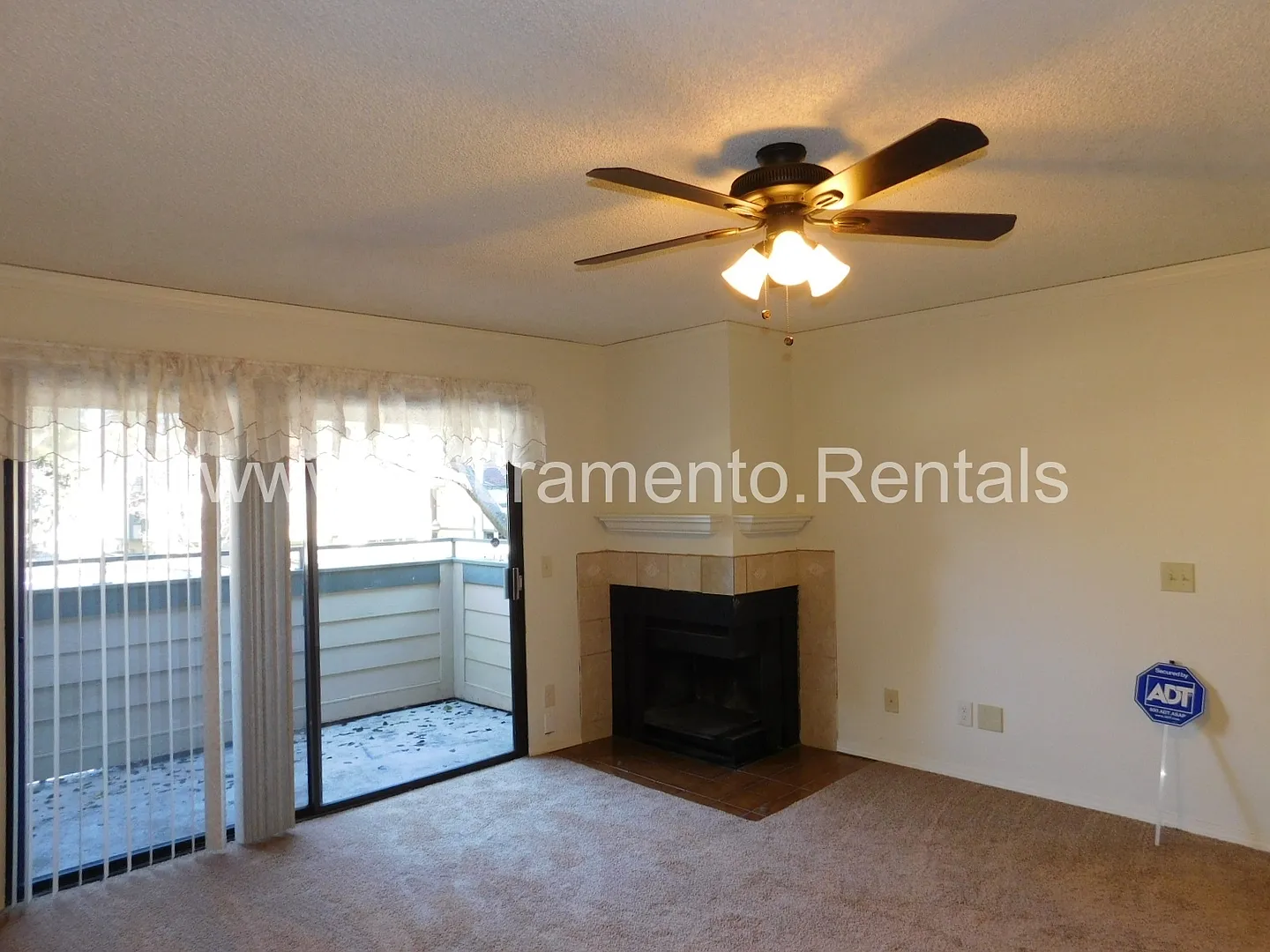 Very Nice 2bd/1+ba Condo in Gated South Natomas Community! — Photo 4