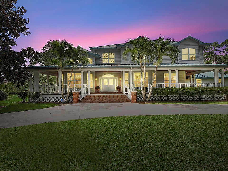 1st image of 105 NE Charleston Oaks Drive