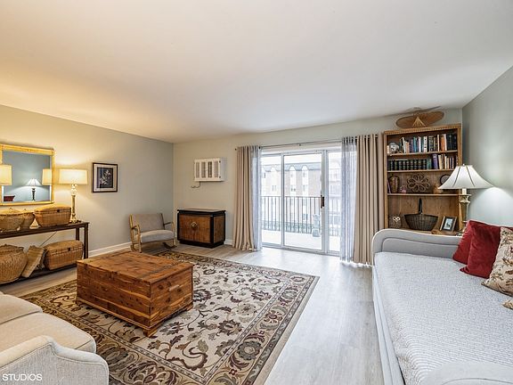 3rd image of 4225 Saratoga Ave APT 307B