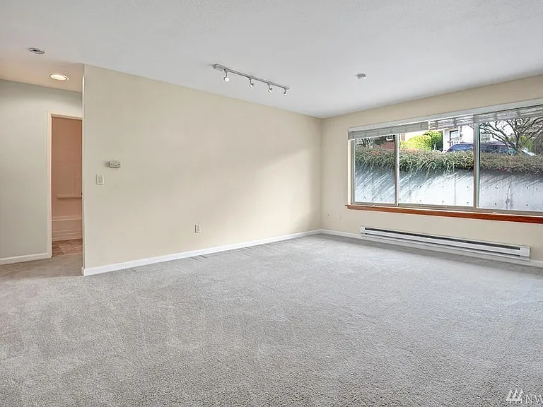 4425 Greenwood Ave N #105 — Photo 5