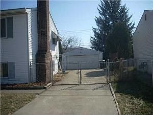 2nd image of 901 Higbee Dr N