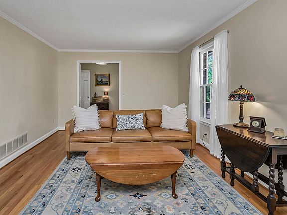 3rd image of 3606 Greenleaf Rd